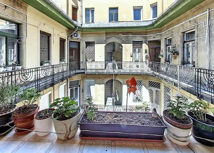 Cute Studio In City Center. Capsule Apartment!